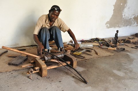 _029000-F2010___6569 Mozambique, Ibo, artisans tourneur