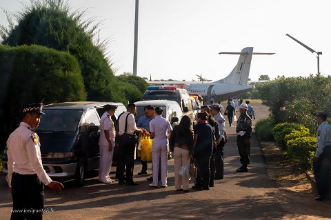 20191122__00289-11 Officiels à l'aéroport de Bagan