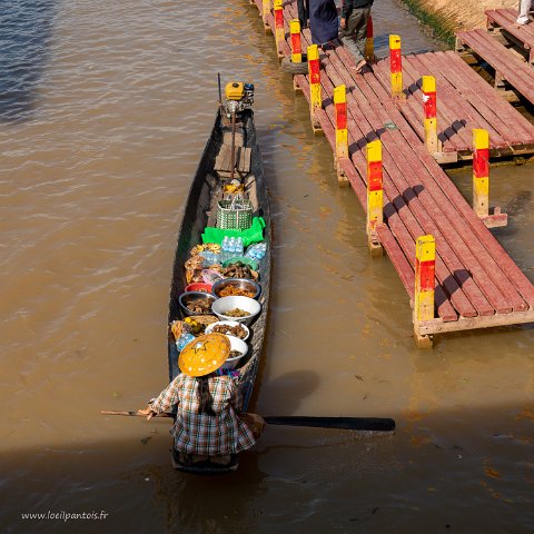 20191122__00289-106 Ywama, pagode Phaung Daw U, transport de nourriture