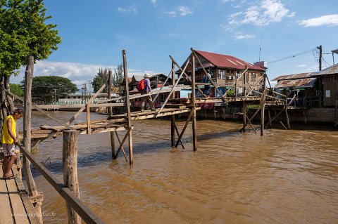 20191122__00289-96 Ywama, passerelle pour rejoindre la pagode