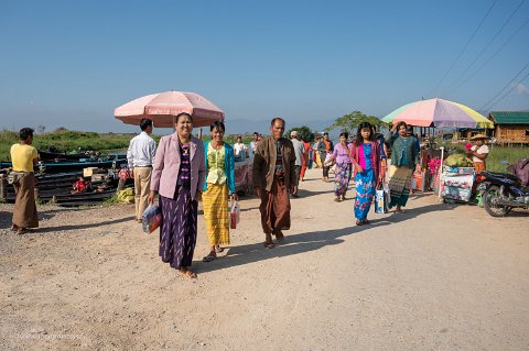 20191123__00303-144 Marché de Maing Thauk : arrivée au marché