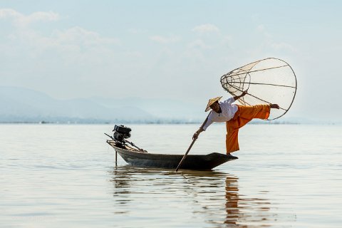 20191122__00171-10 Faux Pêcheurs de l'office du tourisme à l'entrée du lac Inle