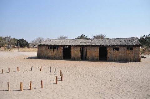 DSD_5755 village sur la route de Mongu à Lusaka