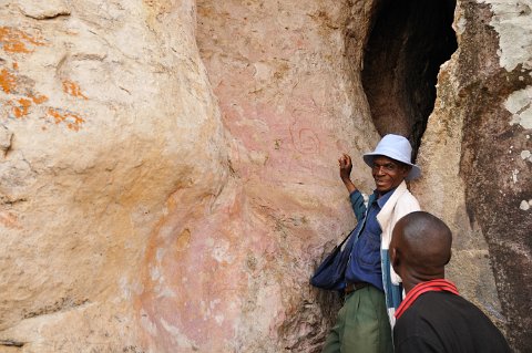 DSD_6255 Zambie, près de kasama,, visite (accompagnée) des rochers peints (peuple twa, 2000 ans)