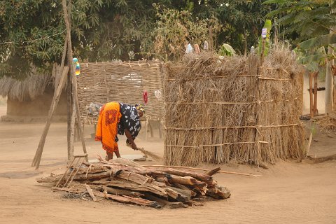 DSD_7084 Zambie, kawasa village, south Luangwa, le matin des femmes