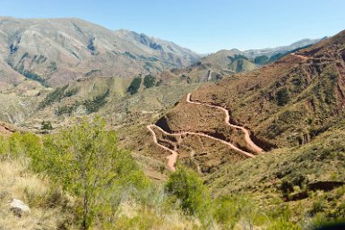 F2016___09731 Chataquila, chemin de l'Inca, vue sur la route de Chataquila à Chaunaca