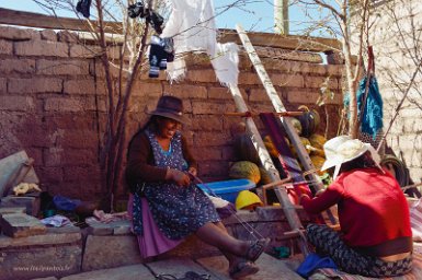 F2016___09795 Maragua, techniques de tissage Jalq'a. le métier à tisser peut être réduit à l'essentiel!